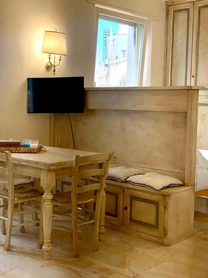 Fifty Eight Suite Milan Duomo View